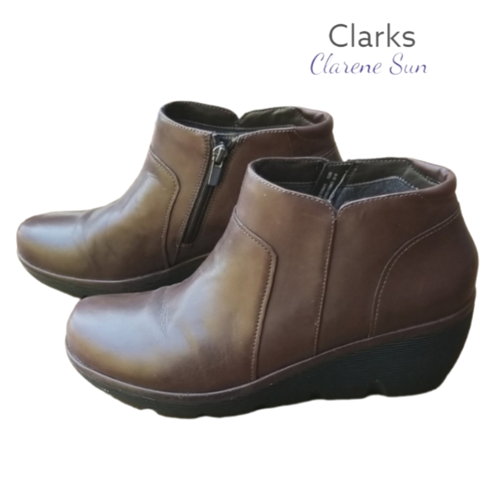 EUC CLARKS CLARENE SUN Brown Leather Wedge Heel Ankle Boot Bootie Shoe Women 10
